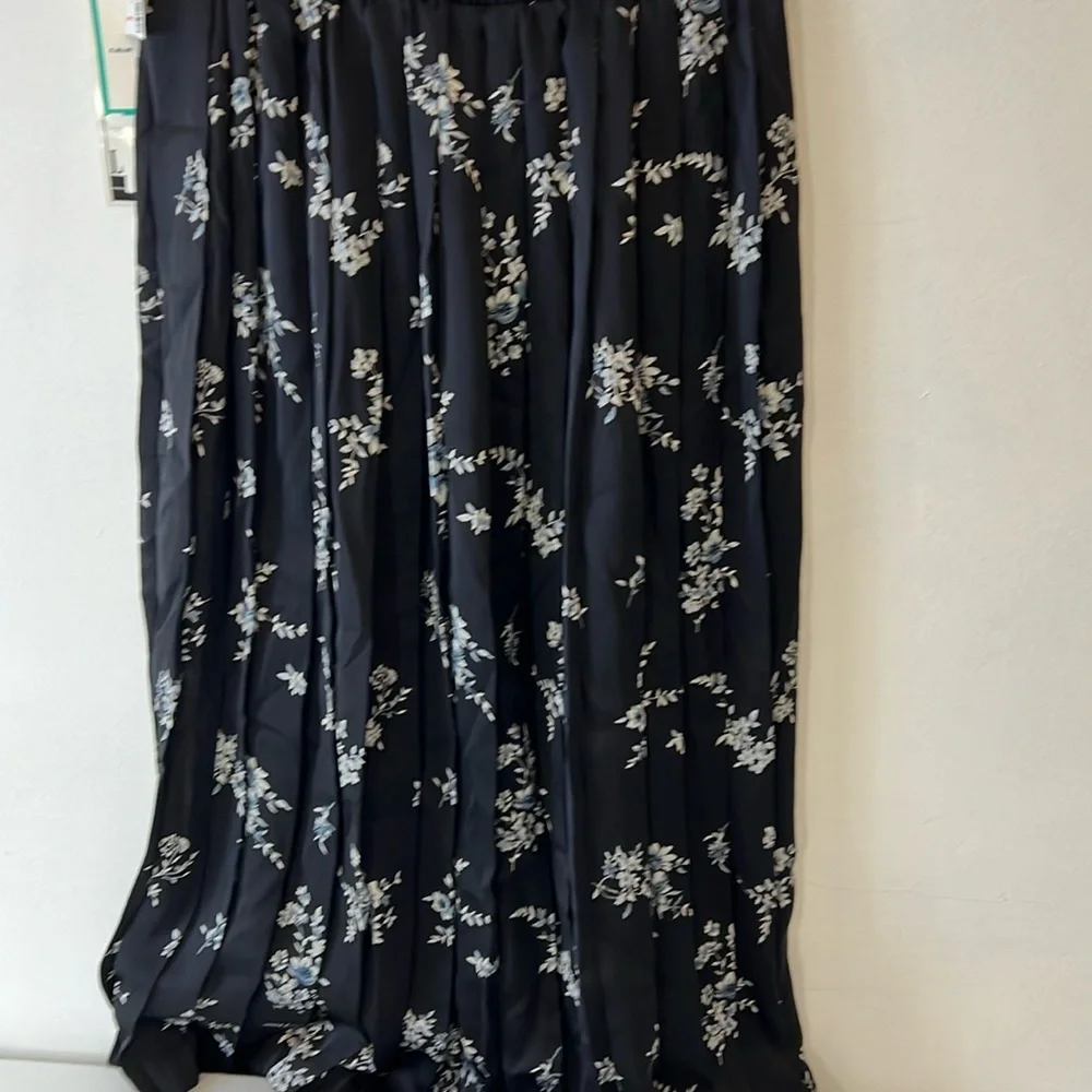 Blue Top and Black‎ Floral Skirt Set